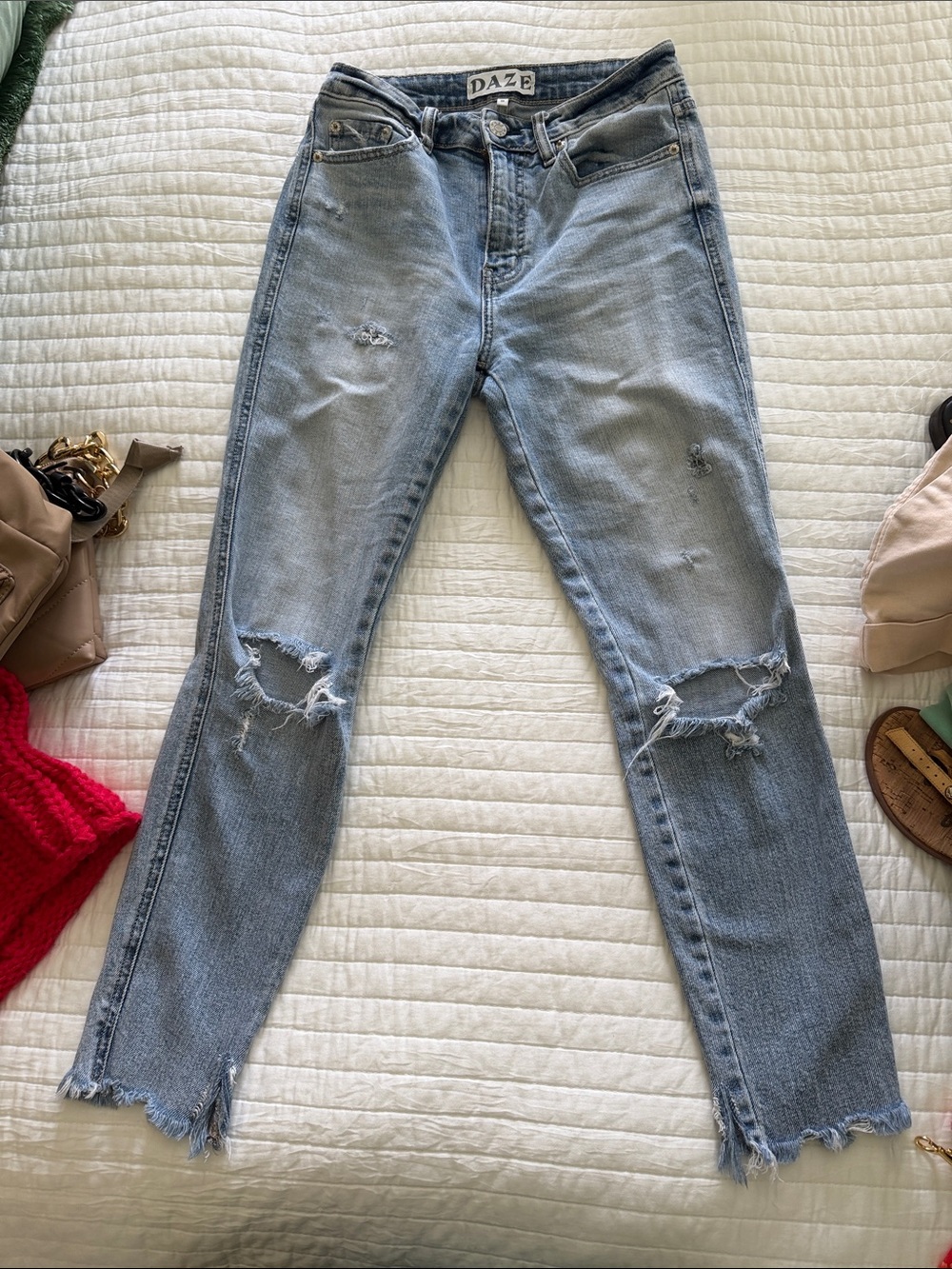 DAZE Women's Light Blue Straight-Leg Distressed Jeans